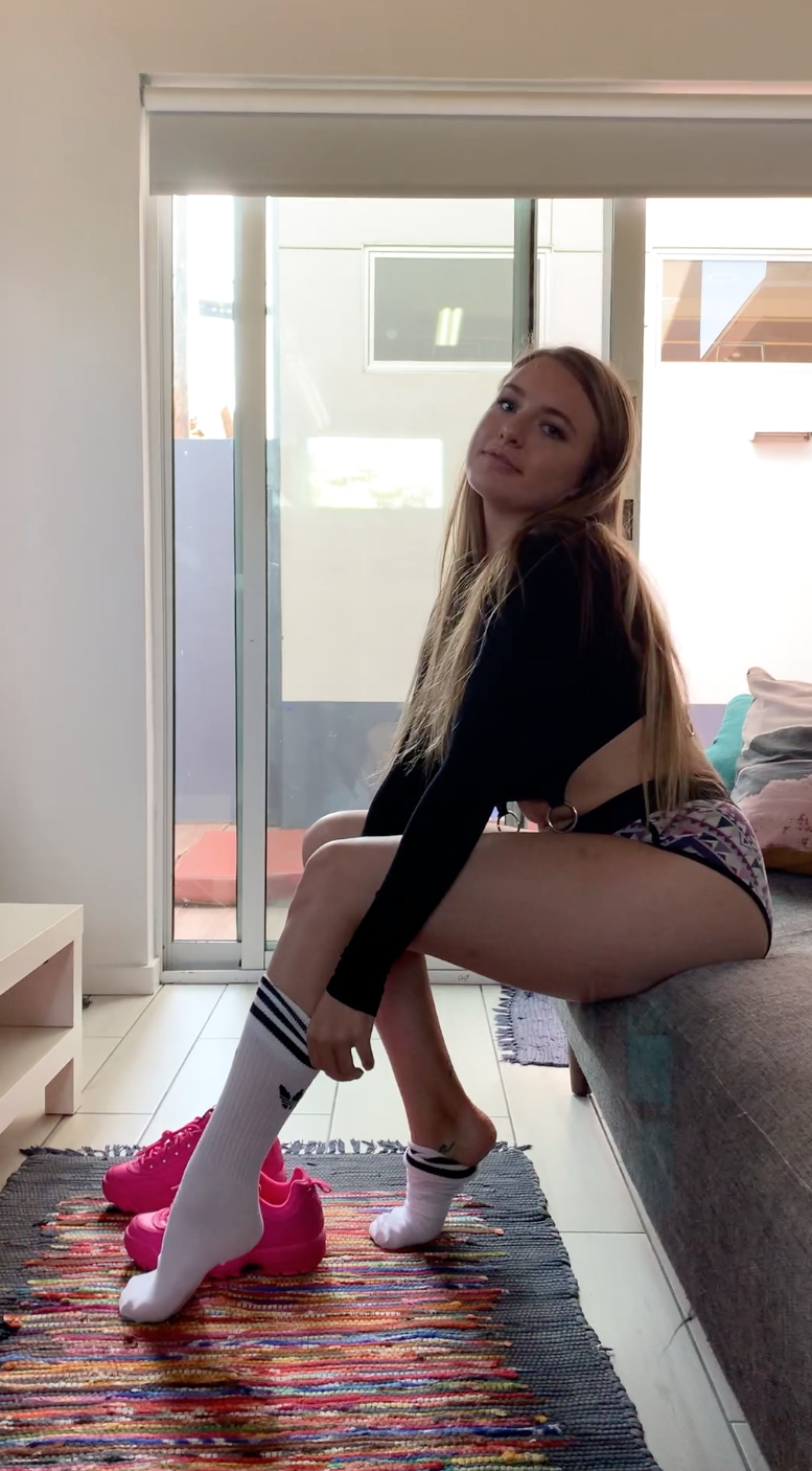 Kendra Rowe shoes toes feet socks